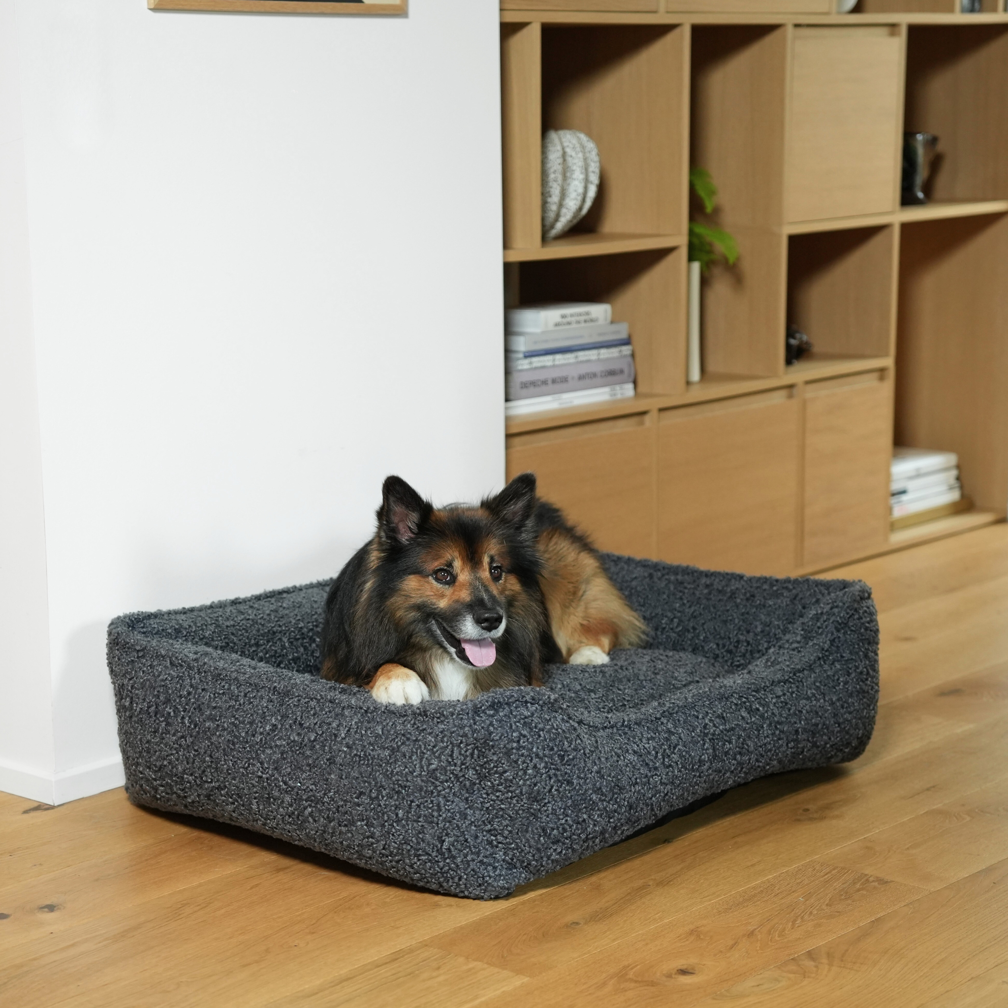 Tora Dog Bed | Storm Curly