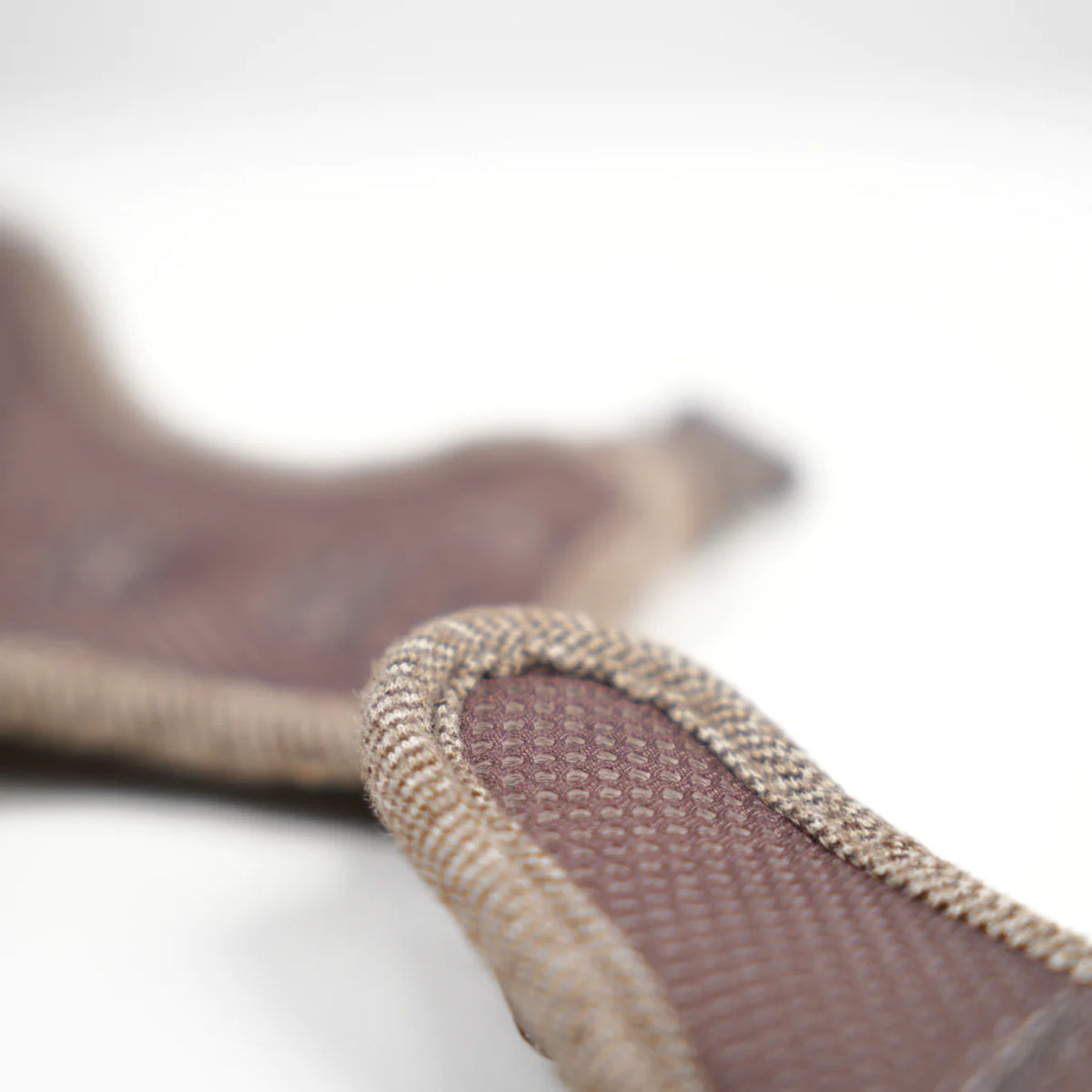The mocca Saga step-in harness laid flat