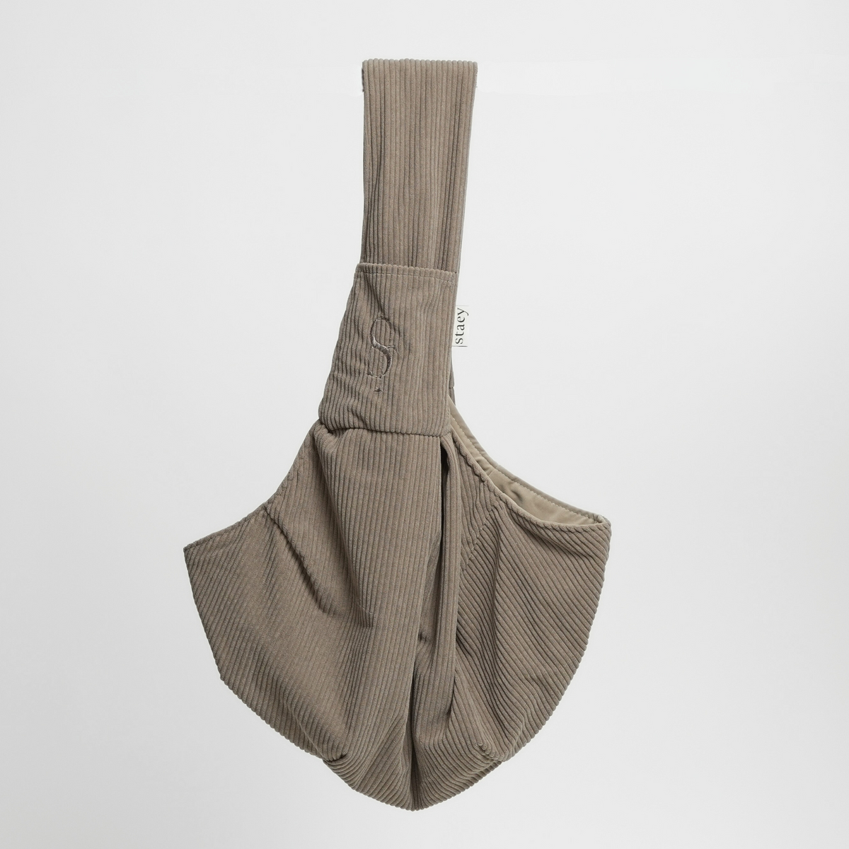 Taupe Corduroy draagzak voor kleine honden, gezien vanaf de zijkant