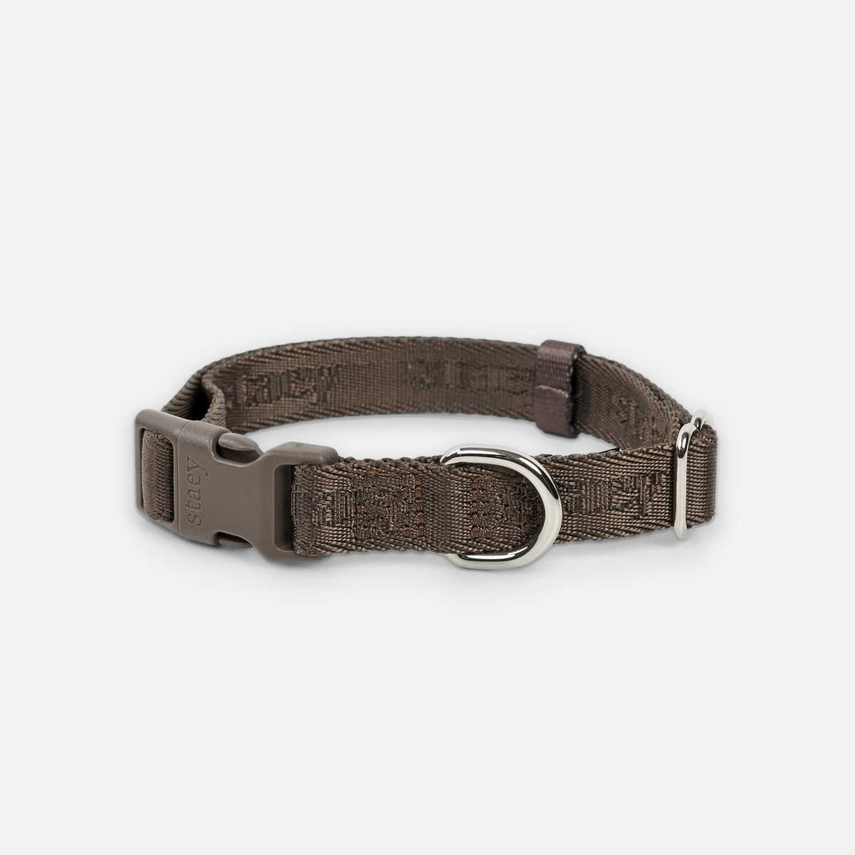 Elma strap collar in mocca with a click buckle and steel D-ring